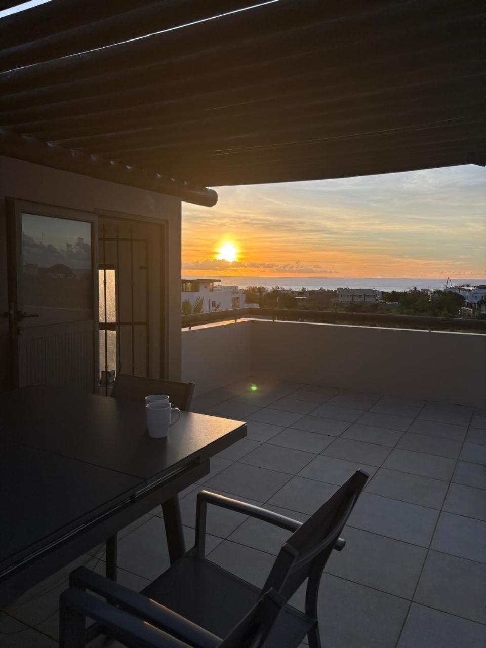 Stunning 3-Bedroom Apartment With Private Rooftop Terrace & Gorgeous Pool Flic-en-Flacq Εξωτερικό φωτογραφία